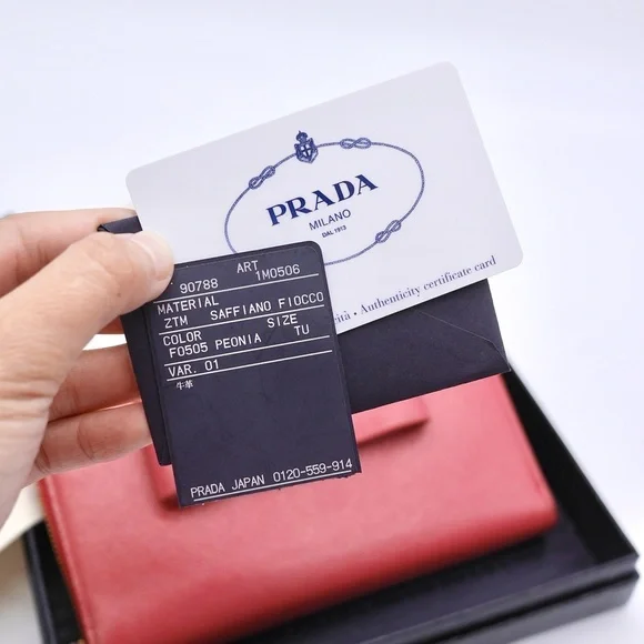 🍓PRADA Saffiano Wallet - Picture 11 of 11